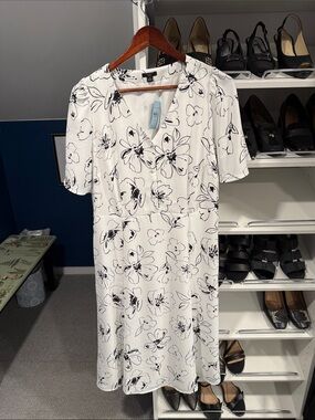 Ann Taylor Factory White & Black Floral V-Neck Midi Dress